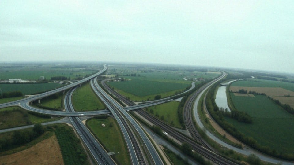 Jakie sieci obejmuje infrastruktura transportowa?